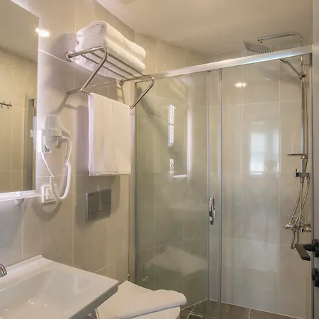 Comfort Hotel 3*